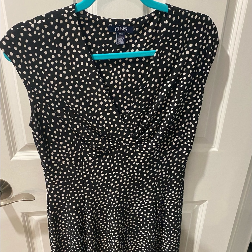 Pretty midi dress by Chaps. Perfect transition into fall size medium.